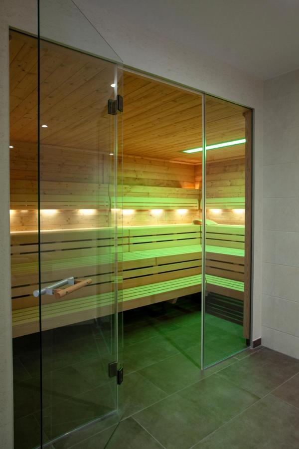 Hotel Haus Hubertus Winterspelt Exterior foto