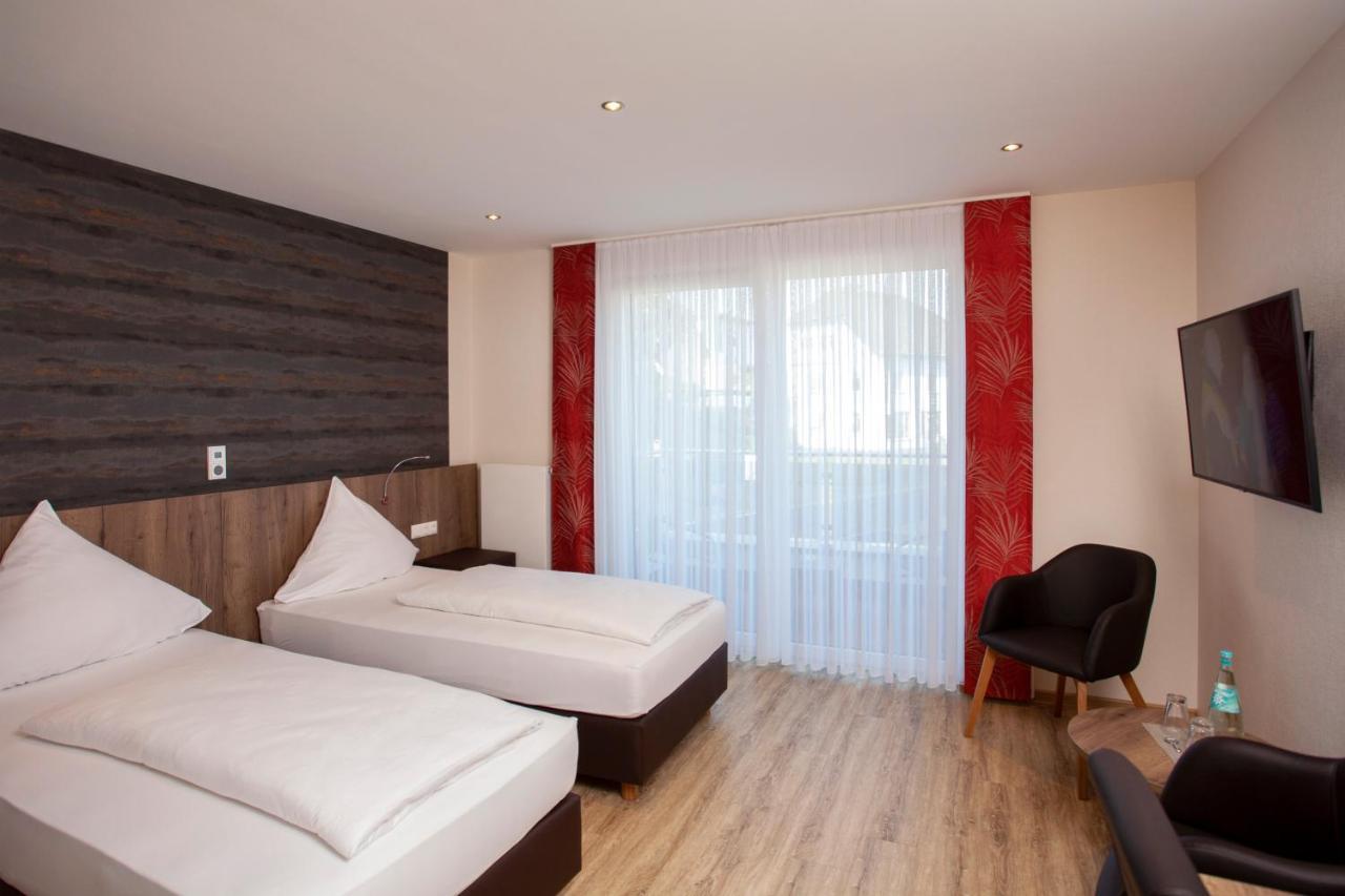 Hotel Haus Hubertus Winterspelt Exterior foto