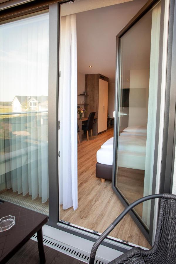 Hotel Haus Hubertus Winterspelt Exterior foto