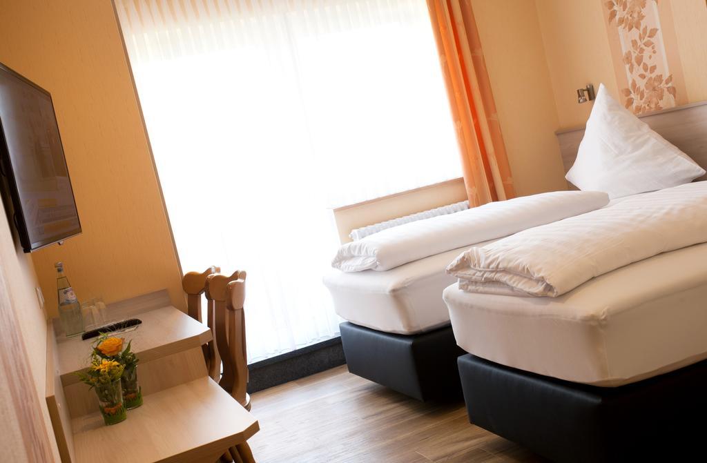 Hotel Haus Hubertus Winterspelt Zimmer foto