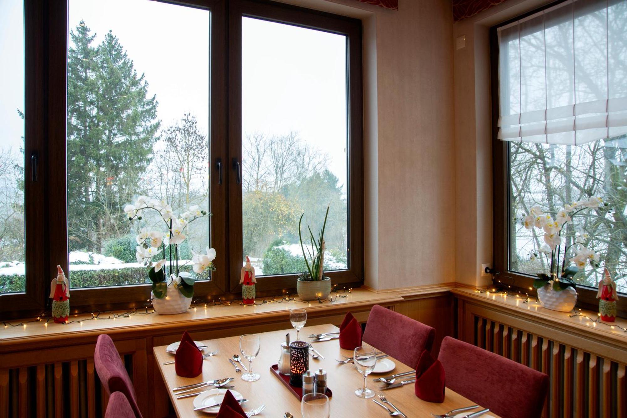 Hotel Haus Hubertus Winterspelt Exterior foto