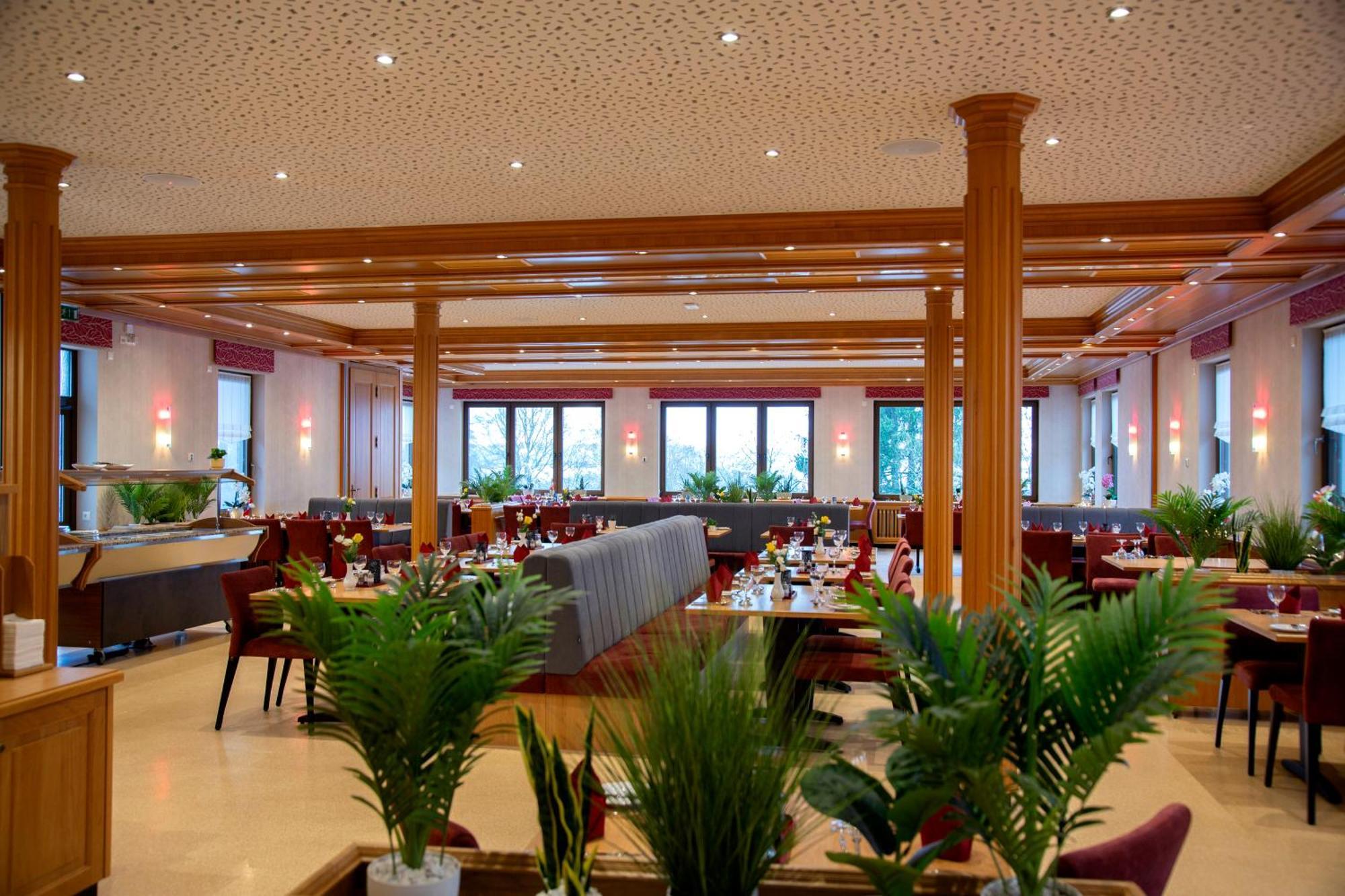 Hotel Haus Hubertus Winterspelt Exterior foto