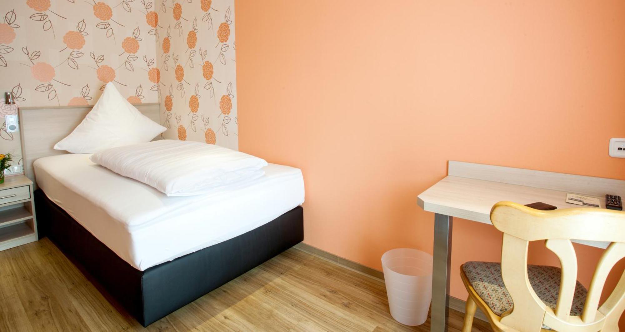 Hotel Haus Hubertus Winterspelt Zimmer foto