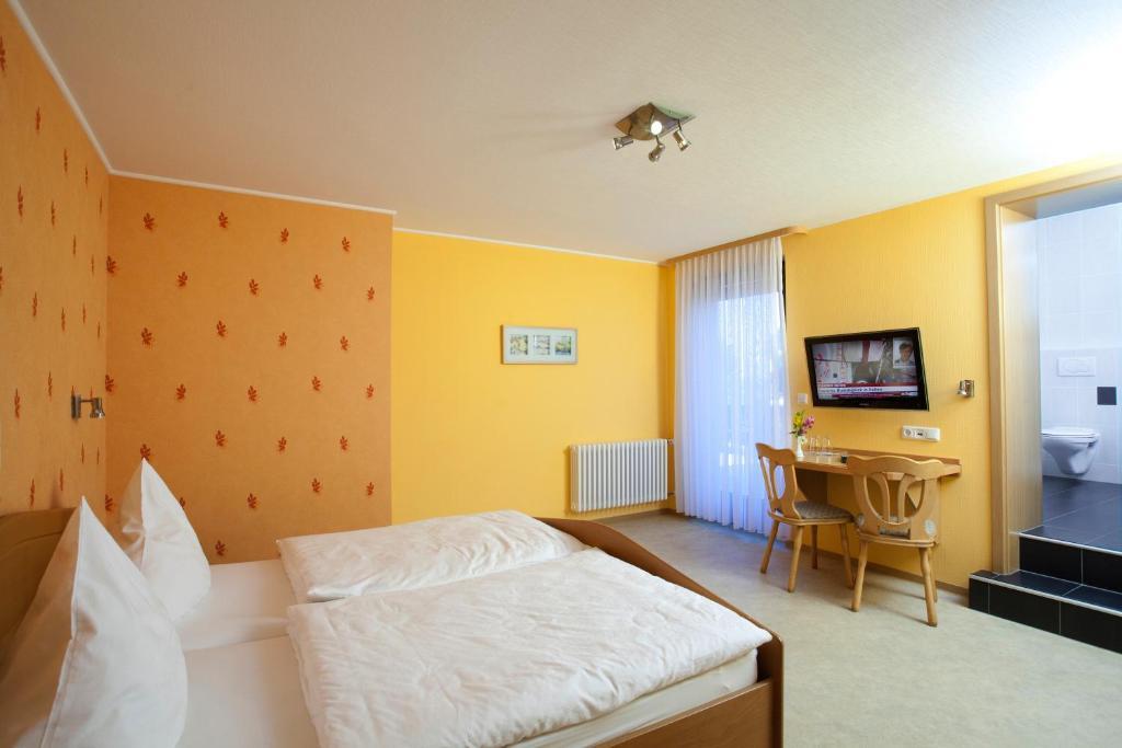 Hotel Haus Hubertus Winterspelt Zimmer foto