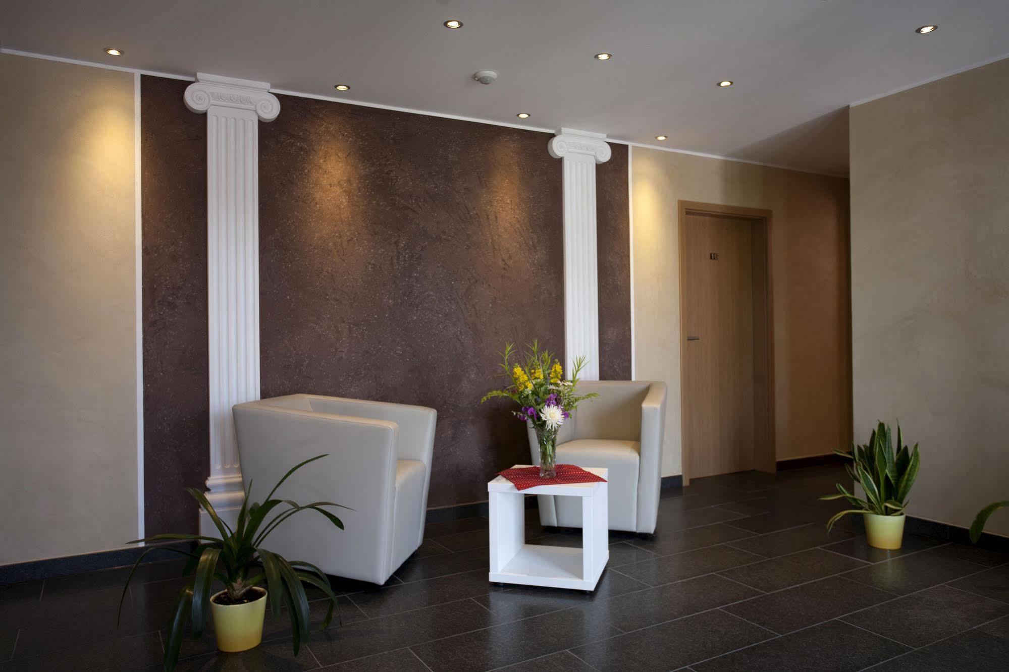 Hotel Haus Hubertus Winterspelt Exterior foto