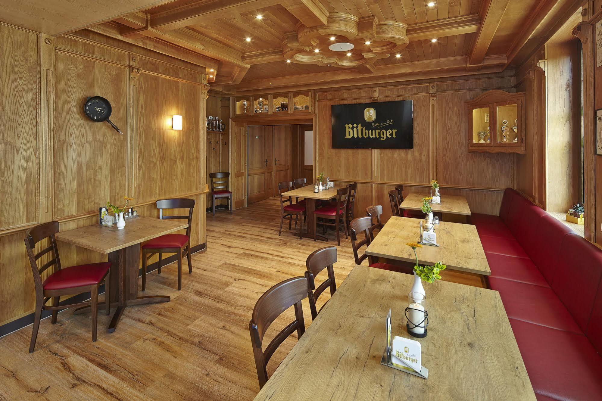 Hotel Haus Hubertus Winterspelt Exterior foto
